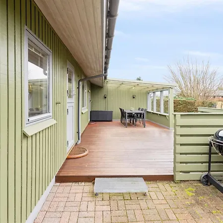 Severine - 650m From The Sea By Interhome